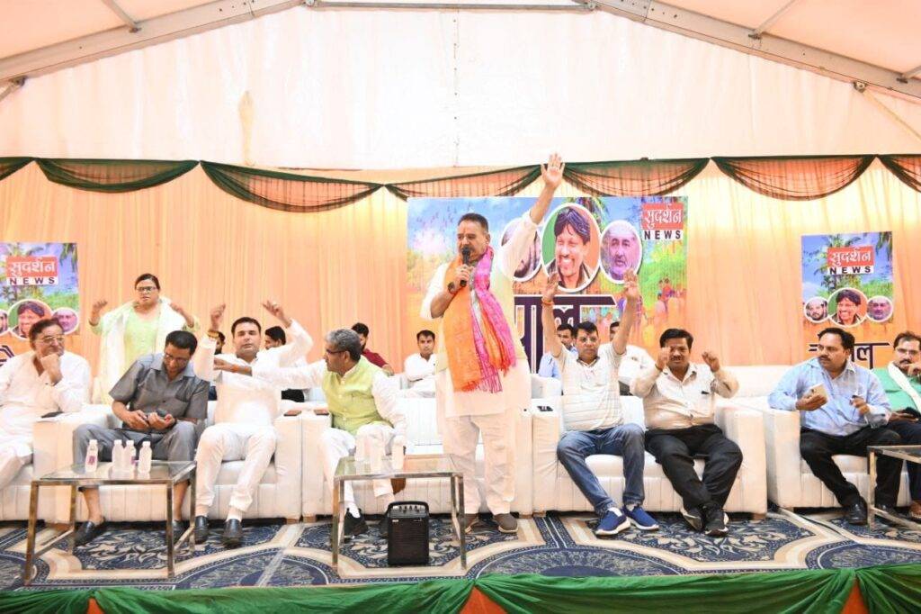 मंगलौर विधानसभा के उपचुनाव में भाजपा प्रत्याशी करतार सिंह भड़ाना के समर्थन में आयोजित जनसभा को सम्बोधित करते कैबिनेट मंत्री गणेश जोशी