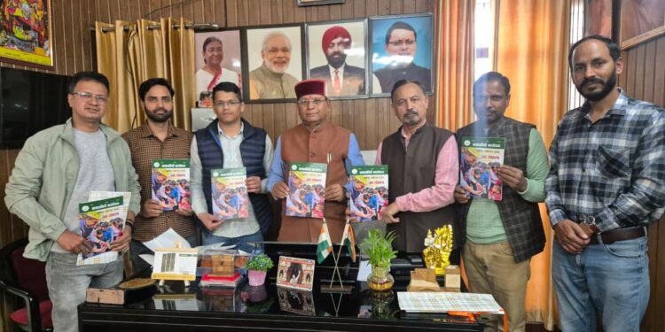 Dev Bhoomi Samiksha कैबिनेट मंत्री खजान दास ने कमलागिरी फाउंडेशन की स्मारिका का किया विमोचन -