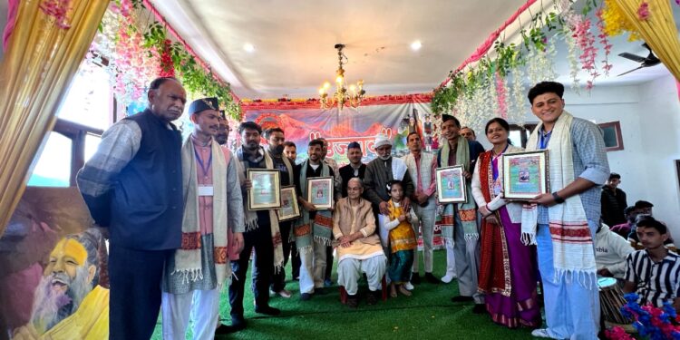 Dev Bhoomi Samiksha सोमेश्वर में 'दुसर कुमाउनी भाषा युवा सम्मेलन एवं युवा सम्मान समारोह– 2025' का सफल आयोजन! -