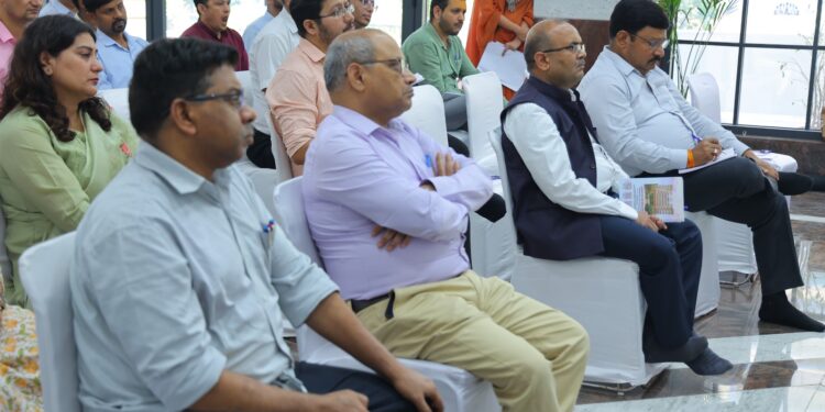 Dev Bhoomi Samiksha उत्तराखण्ड राज्य आपदा प्रबंधन प्राधिकरण में योग एवं स्वास्थ्य कार्यशाला का आयोजन -