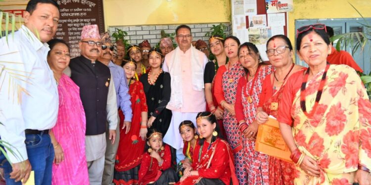 Dev Bhoomi Samiksha गोर्खाली सुधार सभागार में ‘हाम्रो दशैं सांस्कृतिक महोत्सव-2025’ में प्रतिभाग करते कैबिनेट मंत्री गणेश जोशी -