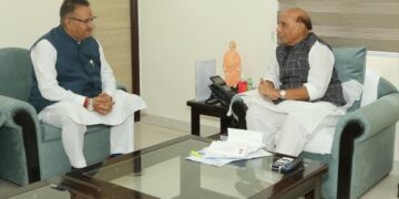 Dev Bhoomi Samiksha रक्षा मंत्री राजनाथ सिंह से मिले सैनिक कल्याण मंत्री गणेश जोशी -