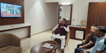 Dev Bhoomi Samiksha कृषि मंत्री गणेश जोशी ने सुना ‘मन की बात’ का 127वां संस्करण -