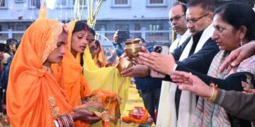 Dev Bhoomi Samiksha मसूरी में आयोजित छठ महापर्व में सम्मिलित हुए कैबिनेट मंत्री गणेश जोशी -