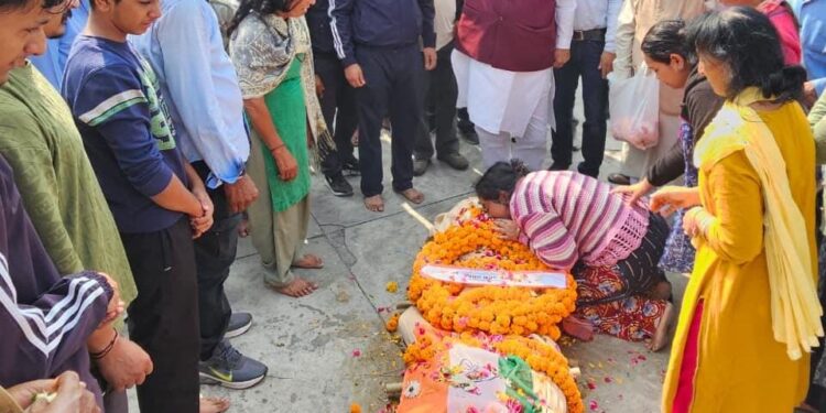 Dev Bhoomi Samiksha सैनिक कल्याण मंत्री गणेश जोशी ने नायब सूबेदार प्रदीप सिंह रौथाण के निधन पर व्यक्त किया शोक -