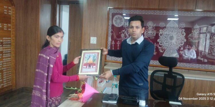 Dev Bhoomi Samiksha अल्मोड़ा/धौलादेवी : क्षेत्र पंचायत सदस्य पूजा गैड़ा ने जिलाधिकारी को सौंपा ज्ञापन। -