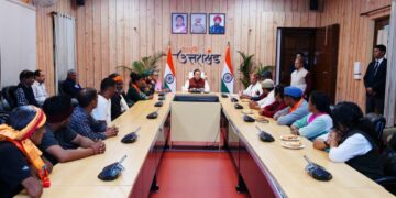 Dev Bhoomi Samiksha पर्वतीय क्षेत्रों में स्वास्थ्य सेवाओं को सुदृढ़ बनाना हमारी सर्वोच्च प्राथमिकता : सीएम -