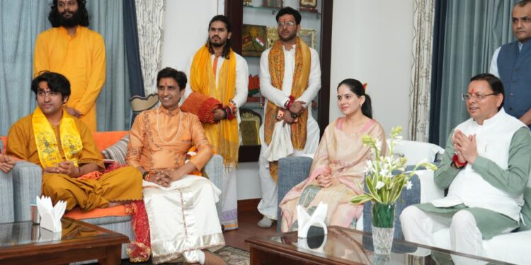 Dev Bhoomi Samiksha मुख्यमंत्री आवास में आध्यात्मिक संगम : आशीर्वाद, शुभकामनाएँ और सांस्कृतिक दृष्टि का सम्मान -