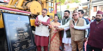 Dev Bhoomi Samiksha नयागांव हाथीबड़कला में 619 लाख की पेयजल योजना का शिलान्यास करते गणेश जोशी -