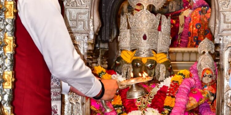 Dev Bhoomi Samiksha मुख्यमंत्री धामी ने तीर्थराज पुष्कर स्थित श्री ब्रह्मा जी मंदिर में की पूजा-अर्चना -