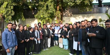 Dev Bhoomi Samiksha कैबिनेट मंत्री गणेश जोशी से भेंट करते बार एसोसिएशन के पदाधिकारीगण -