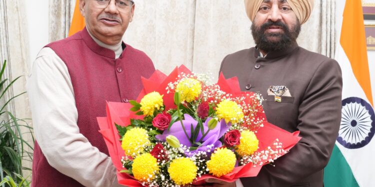 Dev Bhoomi Samiksha राजभवन का नाम लोक भवन होने पर राज्यपाल को बधाई एवं शुभकामनाएं देते गणेश जोशी -