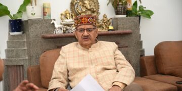 Dev Bhoomi Samiksha ग्राम्य विकास विभाग की समीक्षा करते ग्राम्य विकास मंत्री गणेश जोशी -