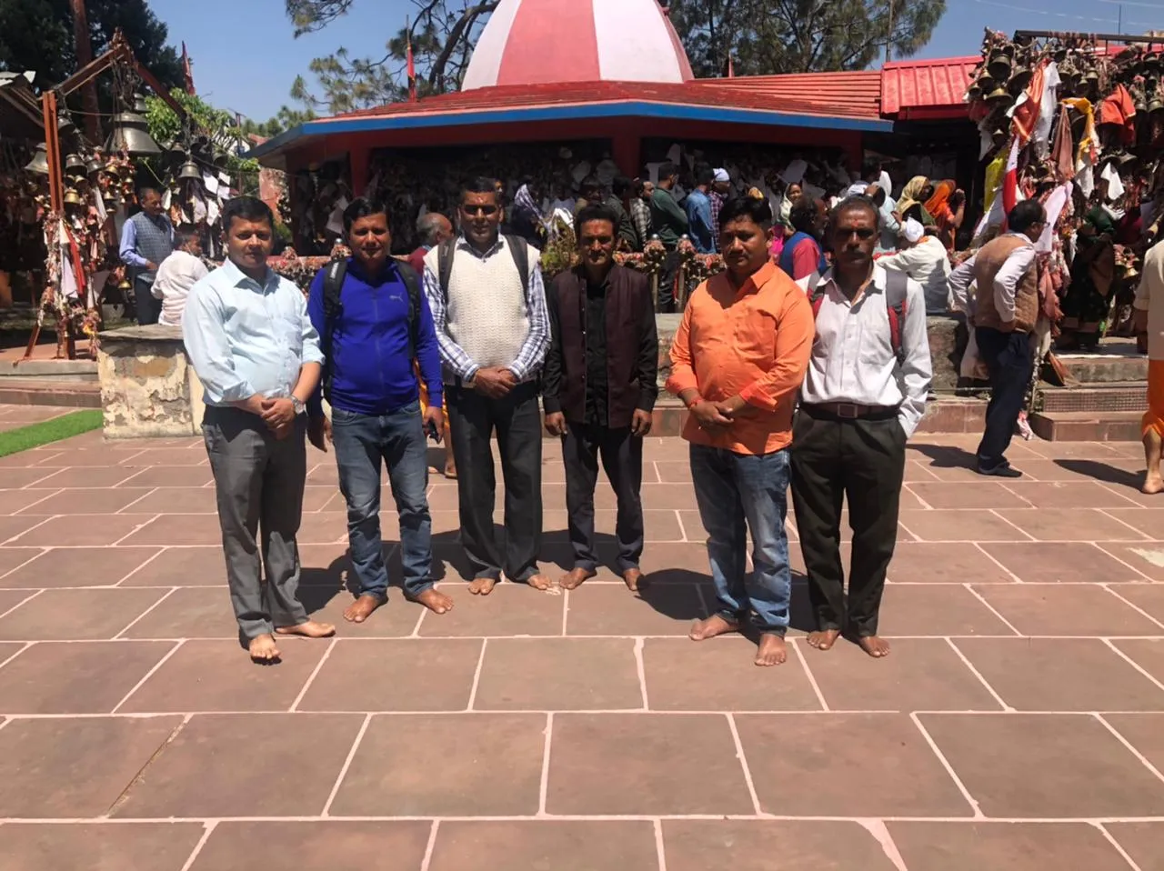 Dev Bhoomi Samiksha मन्नत पूरी होने पर कैबिनेट मंत्री गणेश जोशी के जन सम्पर्क अधिकारी ने कराया चितई के गोल ज्यू मंदिर में भण्डारा। -