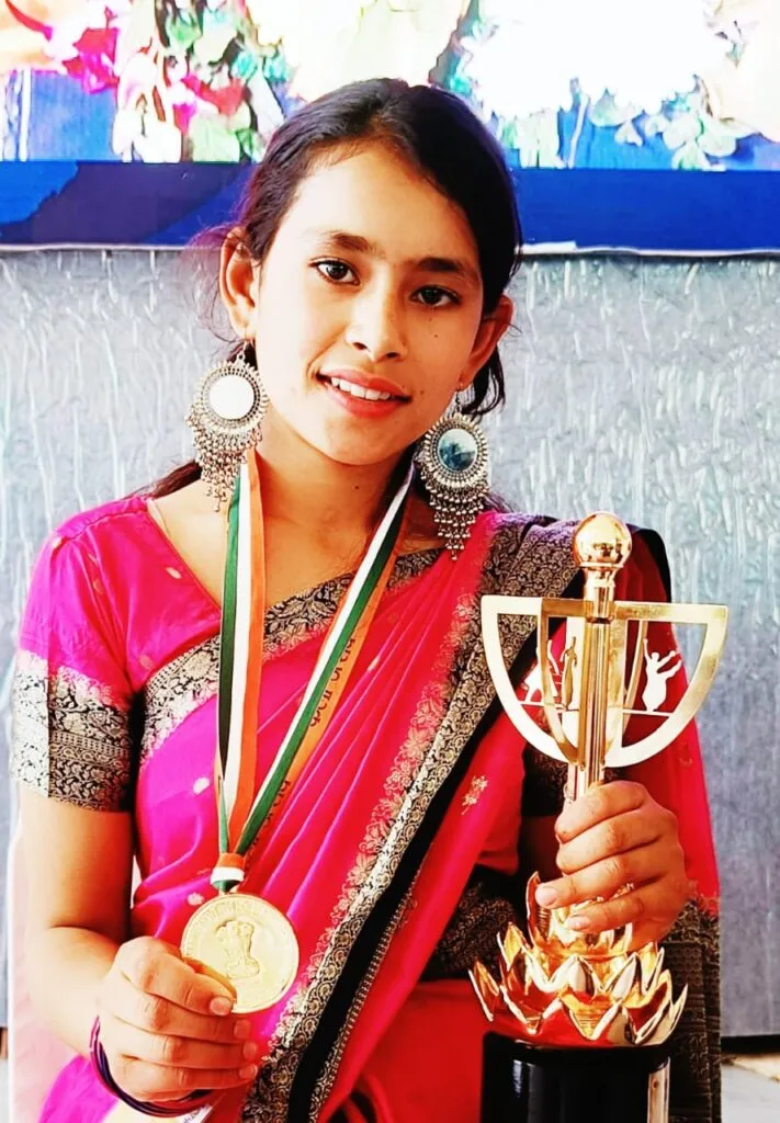 Dev Bhoomi Samiksha राष्ट्रीय स्तर पर आयोजित कला उत्सव प्रतियोगिता में उत्तराखंड की इस बेटी ने जीत का लहराया परचम.. देखे रिपोर्ट -