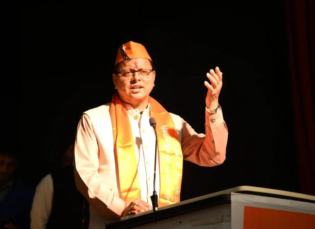 Dev Bhoomi Samiksha भाजपा युवा मोर्चा द्वारा आयोजित ‘ अटल भाषण प्रतियोगिता ’ में प्रतिभाग करते मुख्यमंत्री धामी। -