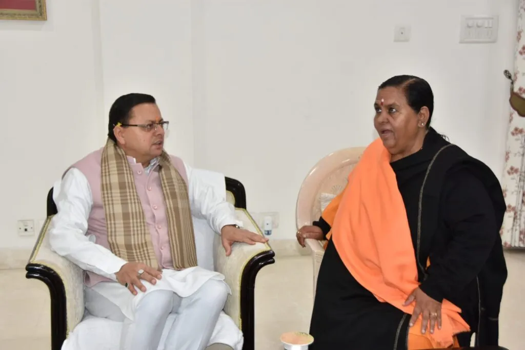 Dev Bhoomi Samiksha सीएम ने की भाजपा नेता उमा भारती से मुलाकात, हुई यह बातचीज! -