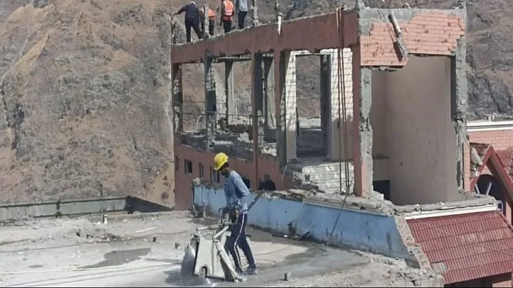 Dev Bhoomi Samiksha अब पता चलेगा क्यों धस रहा जोशीमठ , जोशीमठ में अध्ययन कर रहे सभी 8 तकनीकी संस्थानों ने अपनी प्राथमिक रिपोर्ट एनडीएमए को सौंपी -