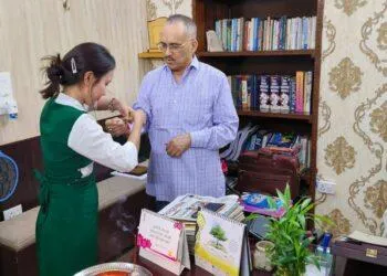 Dev Bhoomi Samiksha рддрд┐рдмреНрдмрддреА рд╕рдорд╛рдЬ рдХреА рдорд╣рд┐рд▓рд╛рдУрдВ рдиреЗ рдмрд╛рдВрдзреА рдкреБрд▓рд┐рд╕ рдЙрдк-рдорд╣рд╛рдирд┐рд░реАрдХреНрд╖рдХ рдХреЛ рд░рд╛рдЦреА -