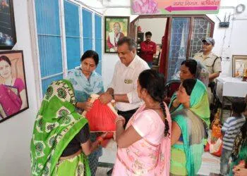 Dev Bhoomi Samiksha рдорд╣рд╛рдкреМрд░ рдиреЗ рдЖрдкрджрд╛ рдкреНрд░рднрд╛рд╡рд┐рддреЛрдВ рдХреЛ рдмрд╛рдВрдЯреА рд░рд╛рд╢рди рдХрд┐рдЯ -