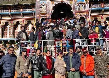 Dev Bhoomi Samiksha рднрдЧрд╡рд╛рди рдмрджрд░реА рд╡рд┐рд╢рд╛рд▓ рдХреЗ рджрд░реНрд╢рди рдХреЛ рдкрд╣реБрдВрдЪреЗ рдПрдпрд░ рдЪреАрдл рдорд╛рд░реНрд╢рд▓ рд╡реАрдЖрд░ рдЪреМрдзрд░реА -