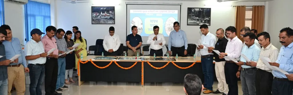 Dev Bhoomi Samiksha उत्तराखण्ड सूचना कर्मचारी संघ की नई कार्यकारिणी का हुआ शपथ ग्रहण -