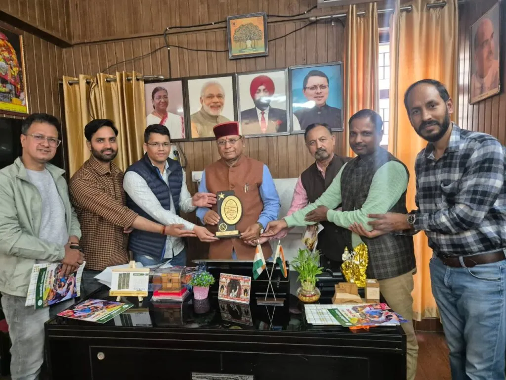 Dev Bhoomi Samiksha कैबिनेट मंत्री खजान दास ने कमलागिरी फाउंडेशन की स्मारिका का किया विमोचन -