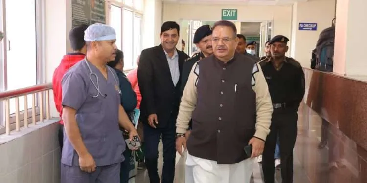 Dev Bhoomi Samiksha देहरादून: आर्मी हॉस्पिटल, दिल्ली एवं मिलिट्री हॉस्पिटल, देहरादून द्वारा आयोजित कार्यक्रम में प्रतिभाग करते मंत्री गणेश जोशी। -