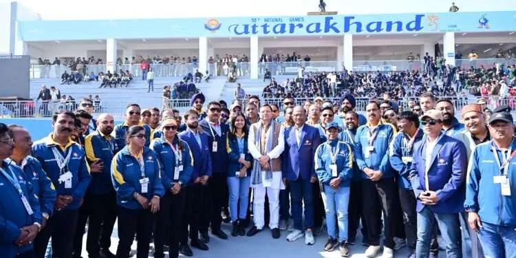 Dev Bhoomi Samiksha CM धामी ने रुद्रपुर के स्पोर्ट्स स्टेडियम वेलोड्रोम में साइकिलिंग पदक विजेताओं को मेडल प्रदान कर शुभकामनाएं दी। -