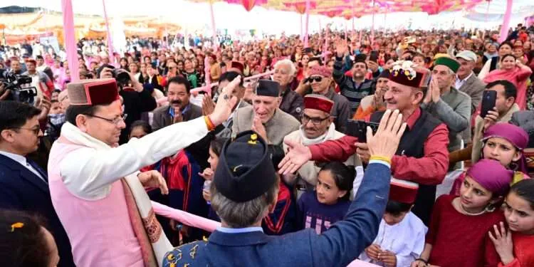 Dev Bhoomi Samiksha सीएम धामी ने त्यूनी में आयोजित मुख्य सेवक संवाद-आपके द्वार कार्यक्रम में किया प्रतिभाग। -
