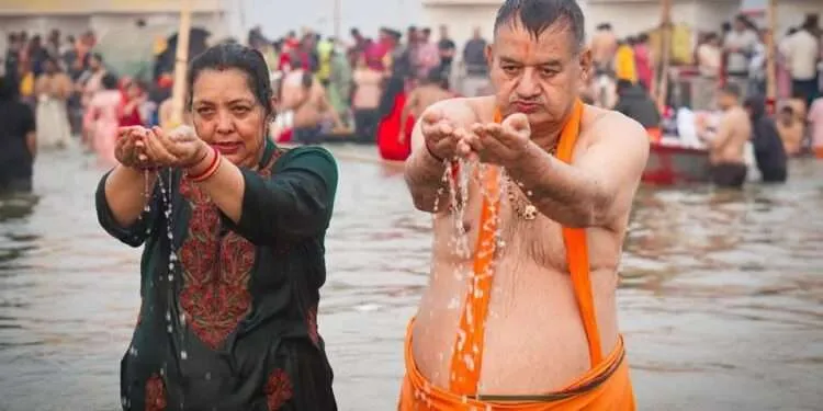 Dev Bhoomi Samiksha प्रयागराज पहुंचे कैबिनेट मंत्री गणेश जोशी, महाशिवरात्रि पर त्रिवेणी संगम में लगाई आस्था की डुबकी -