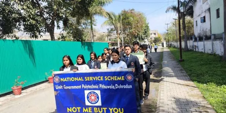 Dev Bhoomi Samiksha Dehradun: NSS इकाई जीपीडी के स्वयंसेवकों ने नशामुक्ति अभियान मे बढ़-चढ़ कर भाग लिया, किया लोगों को जागरूक -