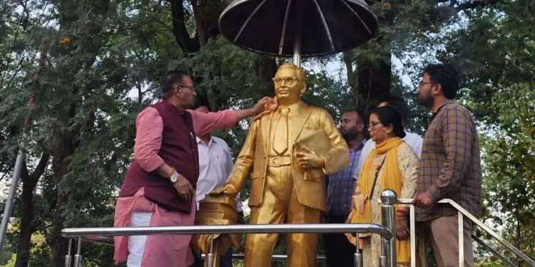 Dev Bhoomi Samiksha अंबेडकर जयंती की पूर्व संध्या पर गणेश जोशी ने किया स्वच्छता एवं दीप प्रज्वलन कार्यक्रम में प्रतिभाग। -