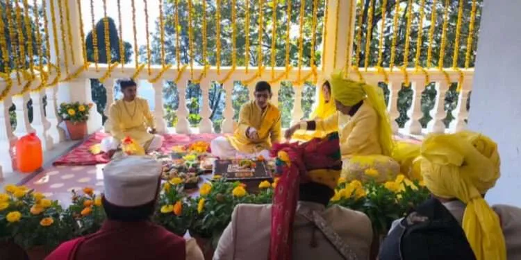 Dev Bhoomi Samiksha गाडू घड़ा तेलकलश यात्रा राजदरबार नरेंद्र नगर से शुरू हुई। -
