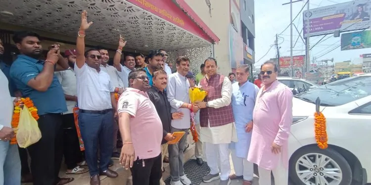 Dev Bhoomi Samiksha BKTC अध्यक्ष हेमंत द्विवेदी का भ्रमण के दौरान ऋषिकेश एवं श्रीनगर में भव्य स्वागत -