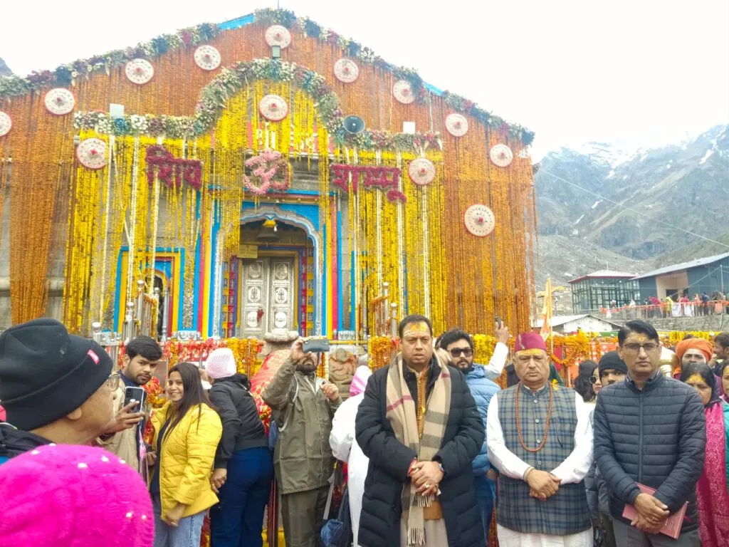 Dev Bhoomi Samiksha बीकेटीसी अध्यक्ष हेमंत द्विवेदी ने केदारनाथ धाम के दर्शन किये -