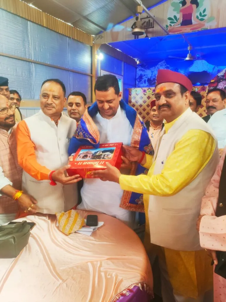 Dev Bhoomi Samiksha गढ़वाल सांसद अनिल बलूनी से मिले बीकेटीसी उपाध्यक्ष ऋषि प्रसाद सती। -