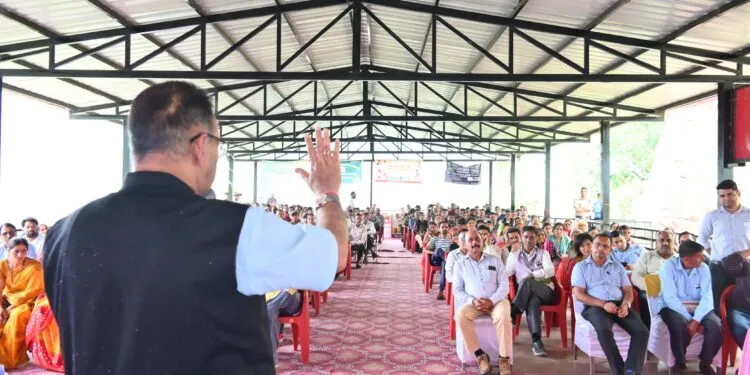 Dev Bhoomi Samiksha किसानों को आत्मनिर्भर और सम्मानजनक जीवन देने की दिशा में पीएम मोदी ने कर रहे अभूतपूर्व कार्य: कृषि मंत्री गणेश जोशी -