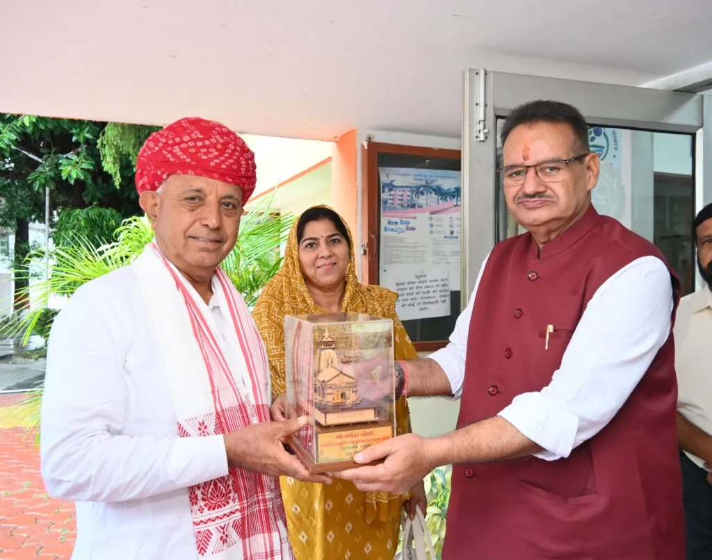 Dev Bhoomi Samiksha केंद्रीय कृषि राज्यमंत्री भागीरथ चौधरी का उत्तराखंड आगमन पर स्वागत करते गणेश जोशी -