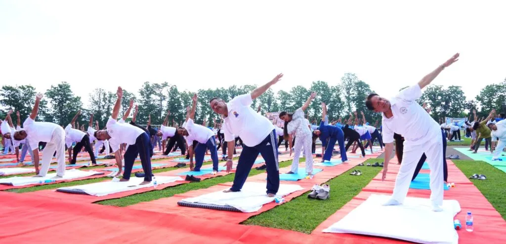 Dev Bhoomi Samiksha पन्तनगर विश्वविद्यालय में अंतर्राष्ट्रीय योग दिवस पर योग कार्यक्रम का आयोजन किया गया -