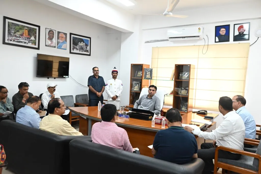 Dev Bhoomi Samiksha Dehradun: संभावित आपदाओं से बचाव को रहें एडवांस तैयारी: डीएम -