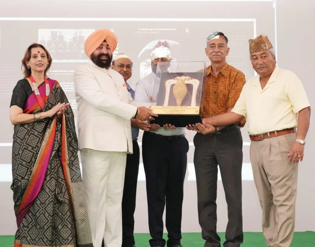 Dev Bhoomi Samiksha राज्यपाल ‘ब्रेकिंग द ग्लास सीलिंग’ पुस्तक का विमोचन किया। -