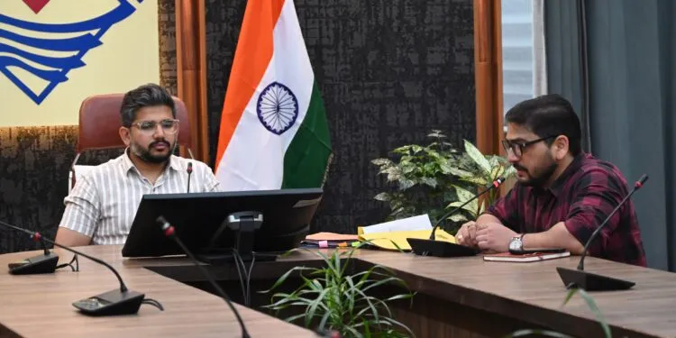 Dev Bhoomi Samiksha त्रिस्तरीय पंचायत चुनाव को लेकर कार्मिकों का हुआ पहला रेन्डमाइजेशन। -