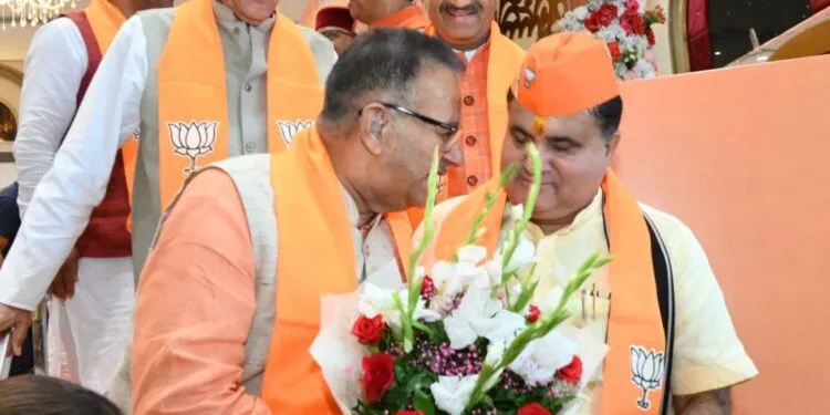 Dev Bhoomi Samiksha कैबिनेट मंत्री गणेश जोशी ने पुनः भाजपा प्रदेश अध्यक्ष बनने पर महेंद्र भट्ट को दी बधाई -