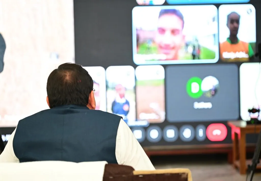 Dev Bhoomi Samiksha मुख्यमंत्री ने विद्यार्थियों से किया सीधा संवाद, खेल संस्कृति को मजबूत करने पर दिया जोर -