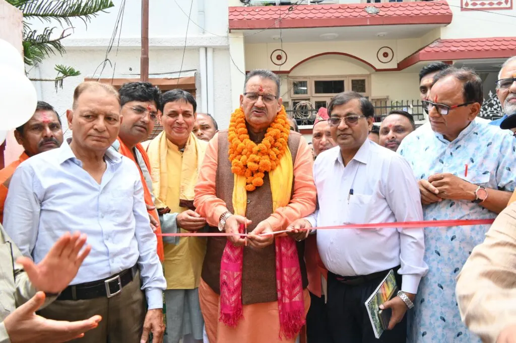 Dev Bhoomi Samiksha मधुमक्खी पालन से किसानों की आय में वृद्धि का मार्ग प्रशस्त कर रहा उत्तराखंड: कृषि मंत्री गणेश जोशी -