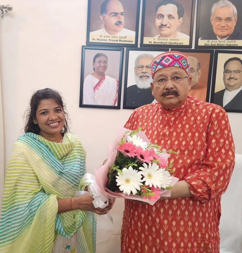 Dev Bhoomi Samiksha बीकेटीसी में अनु०जा० की प्रथम सदस्य नीलम पुरी ने महाराज से की शिष्टाचार भेंट -