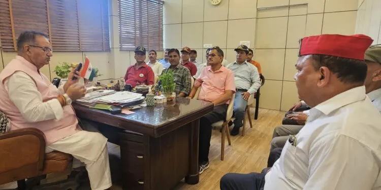 Dev Bhoomi Samiksha सैनिक कल्याण मंत्री गणेश जोशी ने किया आह्वान, हरेला पर्व पर पूर्व सैनिक लगाऐं दो लाख पौधे -
