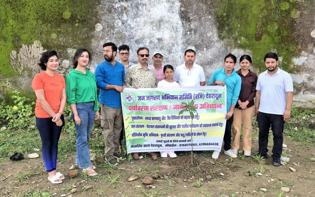 Dev Bhoomi Samiksha जन जागरण अभियान समिति द्वारा नवनिर्मित एमडीडीए पार्क में फलदार पौधों का रोपण किया। -