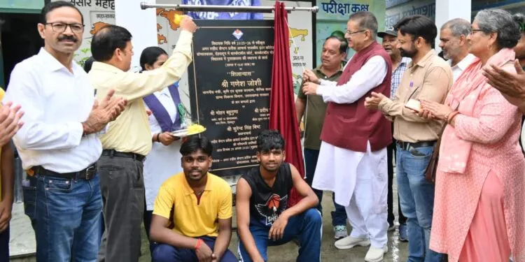 Dev Bhoomi Samiksha खेल दिवस पर खिलाड़ियों के साथ कैबिनेट मंत्री गणेश जोशी, बास्केटबॉल कोर्ट एवं पुस्तकालय का शिलान्यास -